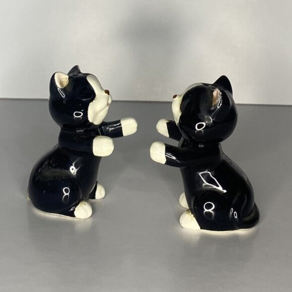 Vintage Black and White Kitten Salt & Pepper Shakers - Picture 2 of 8